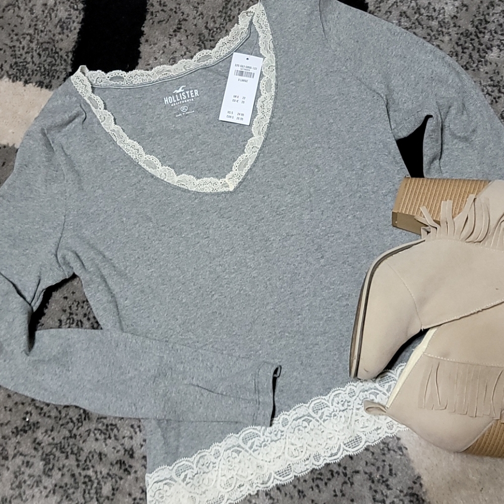 V-Neck Lace Trimmed top. SZ. XL